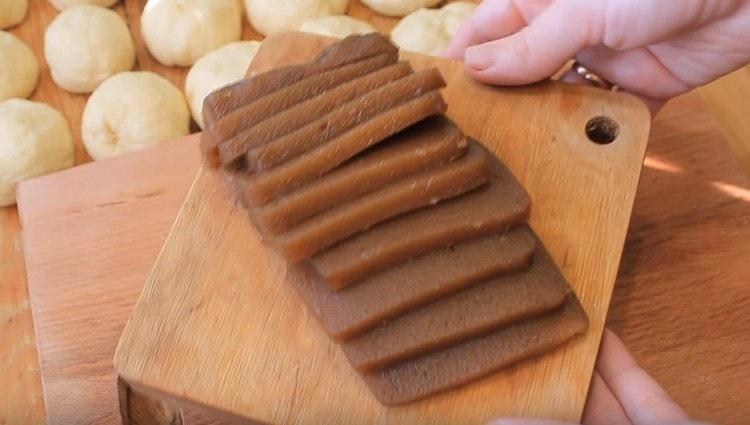 Hatiin ang jam sa mahabang piraso.