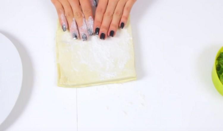 Telinga dari kue puff sesuai dengan resepi langkah demi langkah dengan gambar