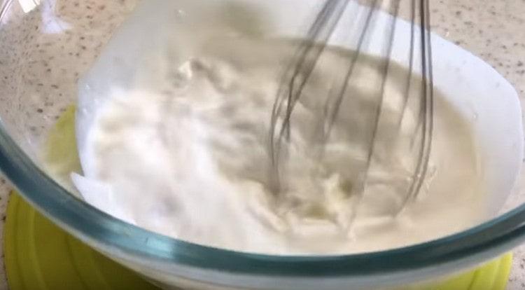 Смесете течността до пълното разтваряне на маята.