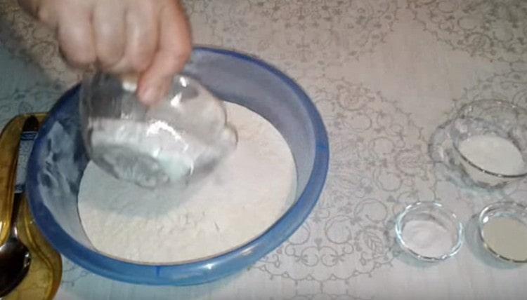 Combinăm făina obișnuită de grâu cu secara.