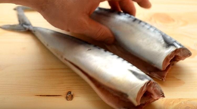 Curățăm macroule, scoatem filmul negru.