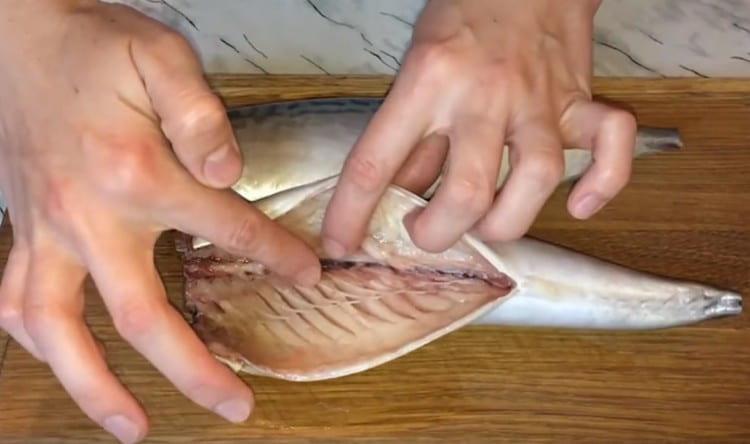 Curățăm și spălăm macroul.