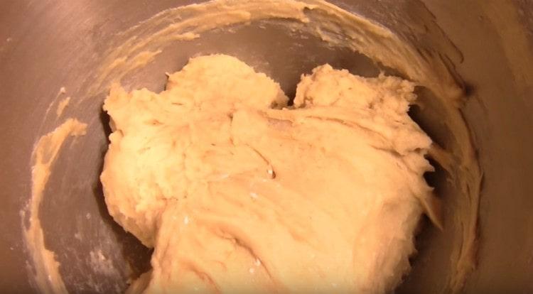 Amassem la massa tova.