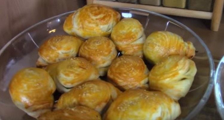 Du kan lave sådanne tærter med både salt og sød fyld.