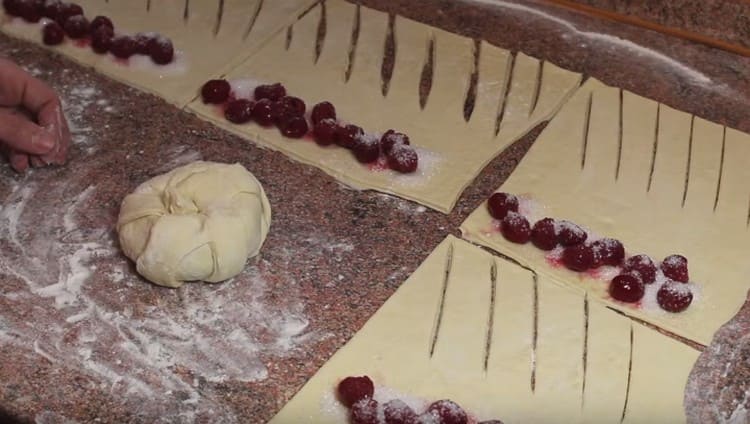 Превърнете полученото руло в охлюв.