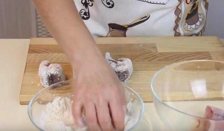 Každý kus ryby vrhneme do dechu.