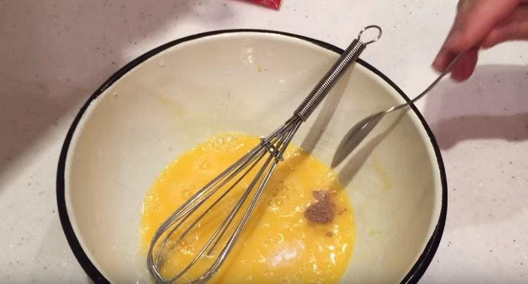 Agregue azúcar de vainilla, canela.