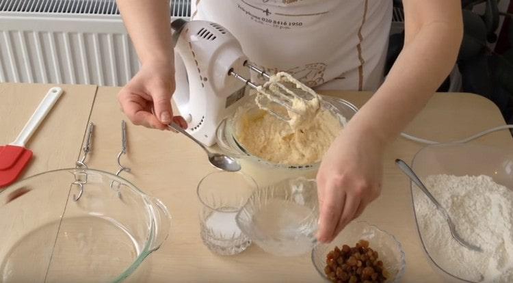 Stingem sodă cu oțet.