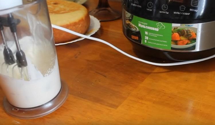 Pro přípravu smetany zakysanou smetanou s cukrem.