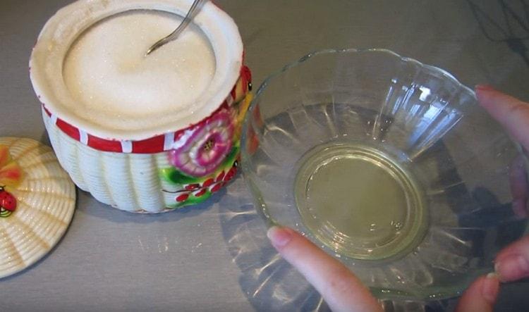 K přípravě glazury budete potřebovat bílkoviny a cukr.