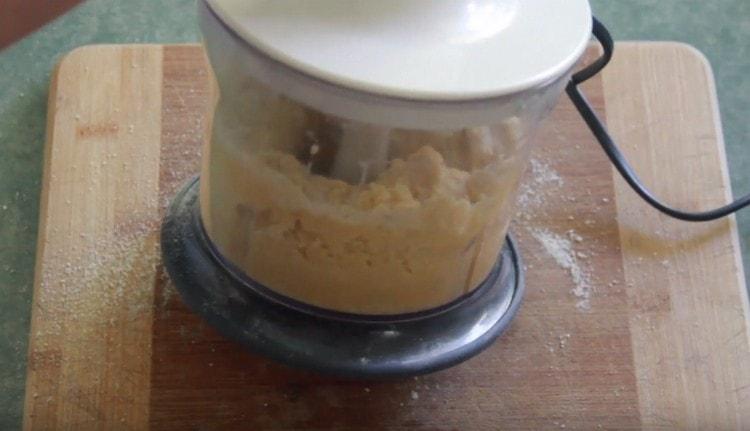 Mix the dough again with a blender.