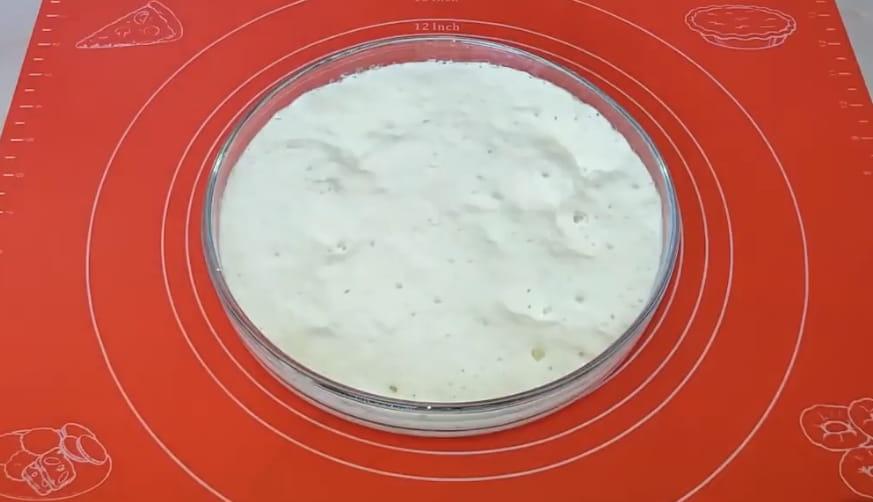 Опара се издигна добре. можете да продължите да работите с нея.