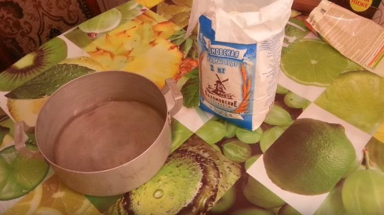 Se dizolvă sarea în apă.