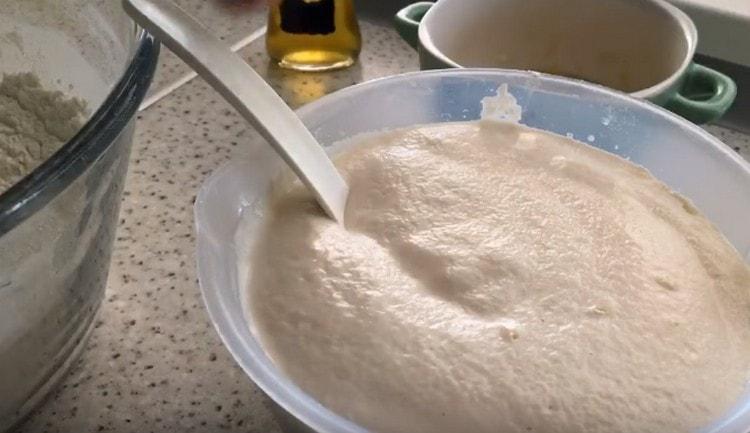 Lasă aluatul să crească.