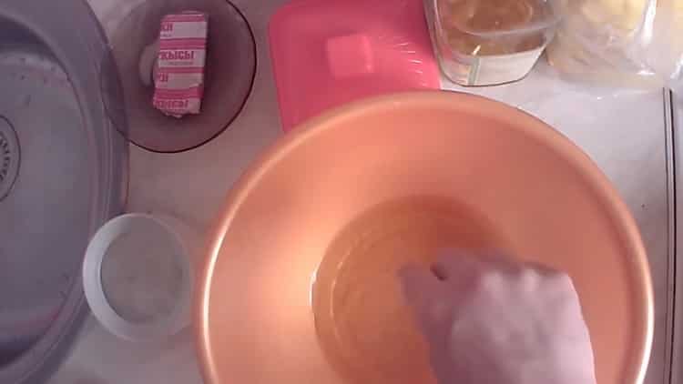 För att tillverka bursaki deg, förbered ingredienserna