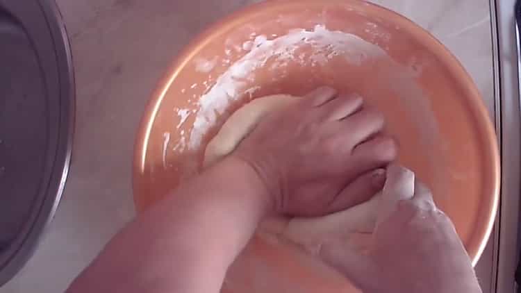 Blanda ingredienserna för att göra bursakidegen.