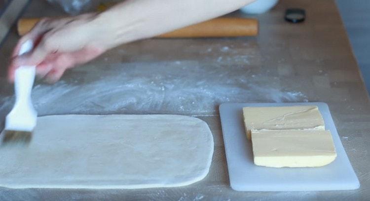 Fej melet med en pensel.