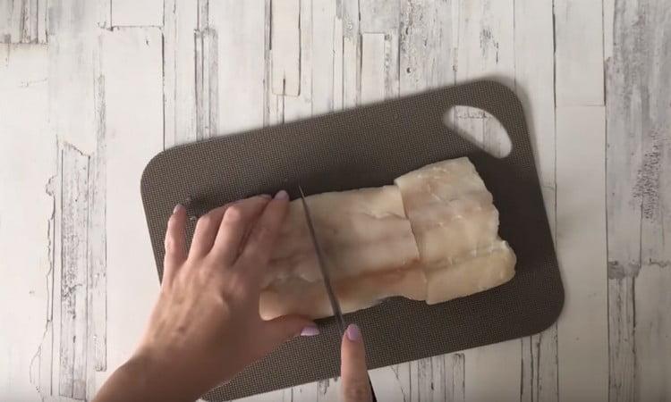 Filet de cabillaud coupé en 3 assez gros morceaux.