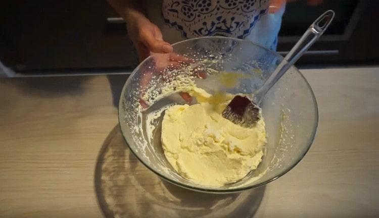 Kräm för rören är tjock och mycket öm.