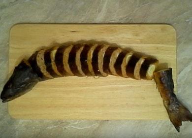 Salmão rosa recheado saboroso e bonito em casa: cozinhamos de acordo com a receita com uma foto.