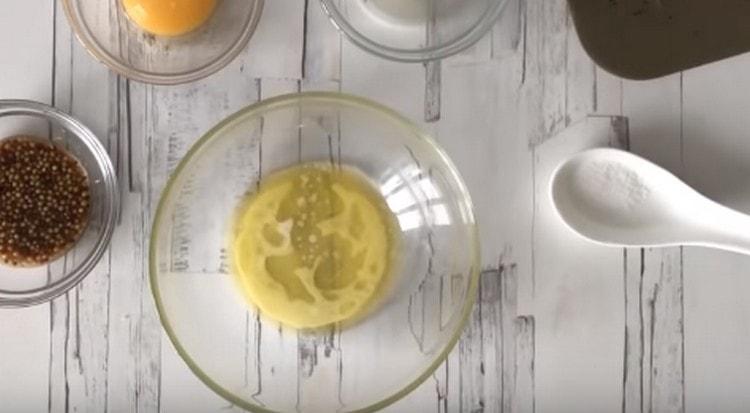 Derretir la mantequilla.