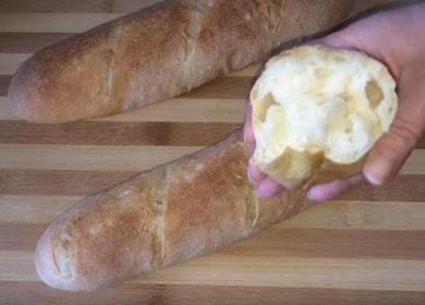 Estamos preparando pão francês de verdade em casa, de acordo com uma receita passo a passo com uma foto.