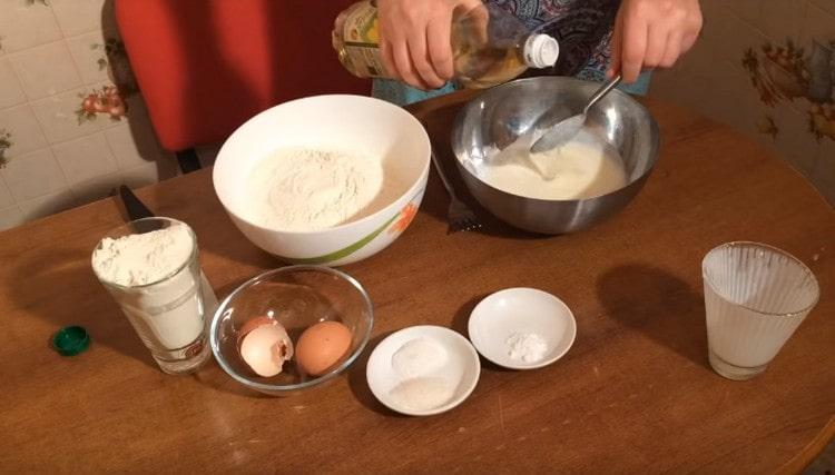 Adăugați ulei vegetal în kefir cu ou.