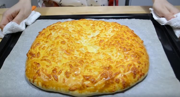 Mingrelian Khachapuri bakas i ugnen.