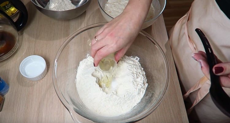 Добавете веднага растително масло.