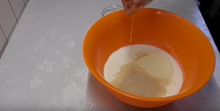 Adicione o mel e o sal também.