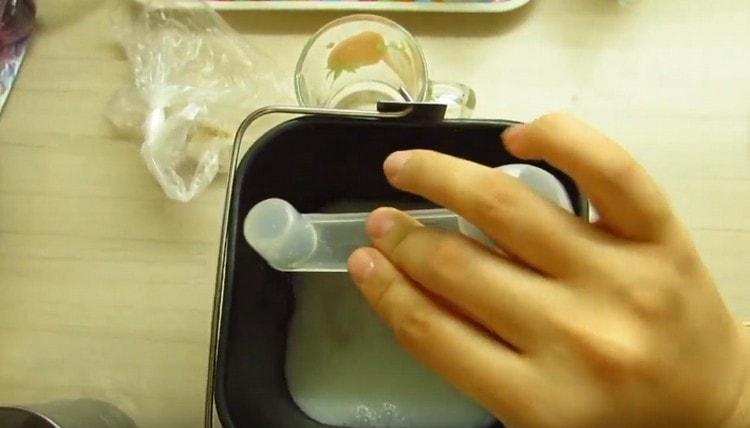 Ajouter le sel et le sucre.