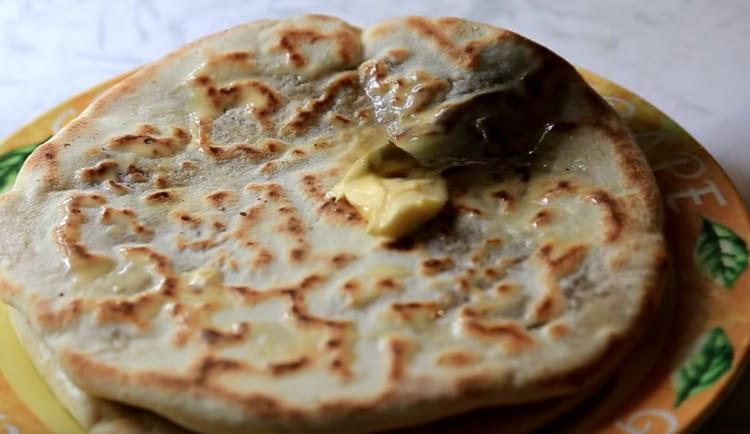 Ungem cârligul cu ulei.