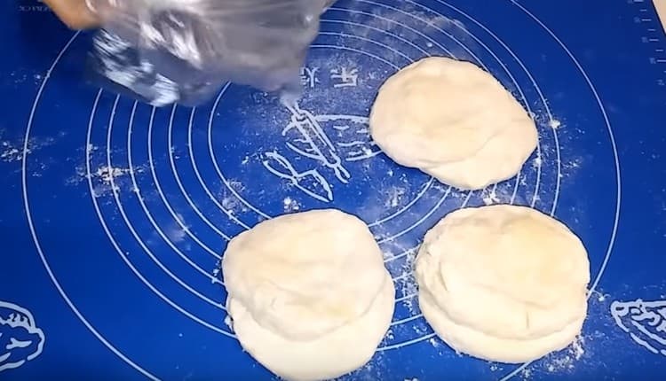 Din fiecare bucată de aluat facem un tort.