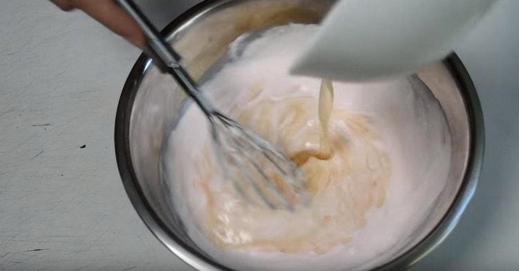 Vi tilbereder også en lyserosa souffle.