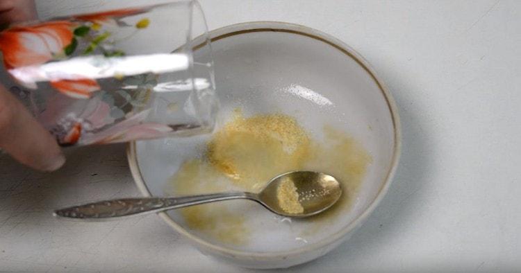 Fyld gelatinen separat med vand.