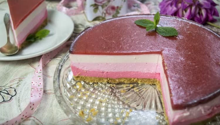 Her har vi sådan en vidunderlig ostekage lavet af cottage cheese.