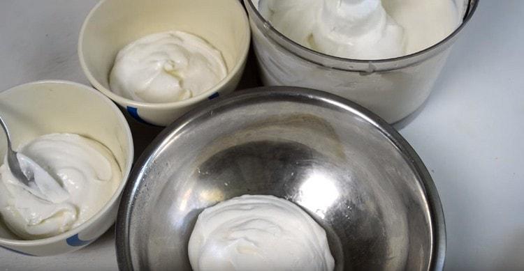 Når vi har blandet massen til homogenitet, opdeler vi den i 3 lige store dele.