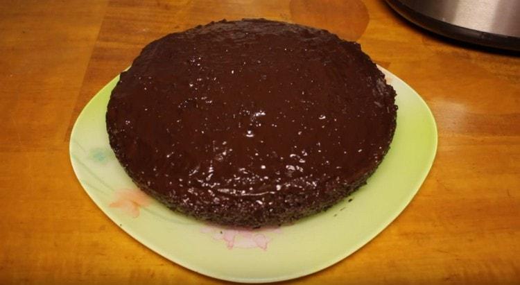 Vyjmeme košíček z vícebarevníku.