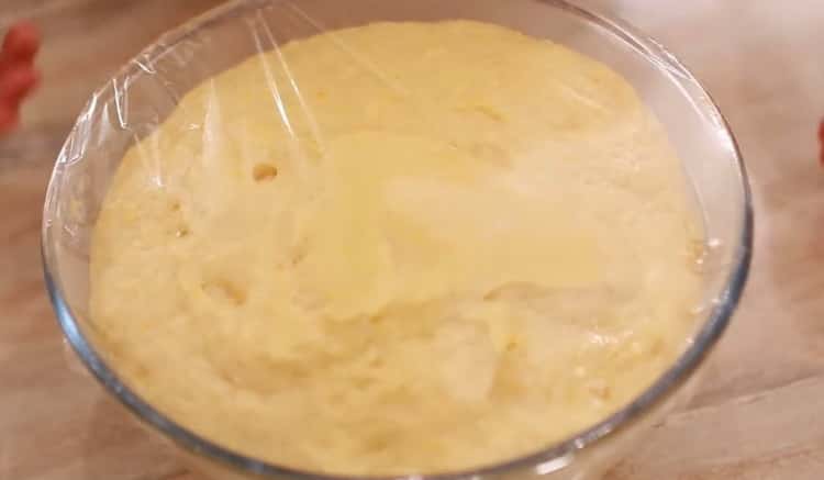 Pentru a face un tort de portocale, faceți un aluat