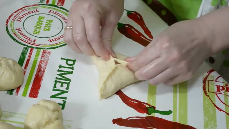 Til tilberedning af kødhvider i en gryde skal du forme produktet