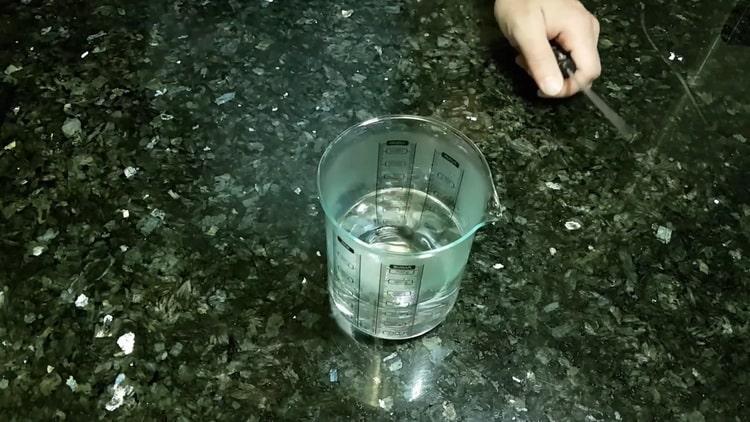 Para fazer pão Borodino, prepare os ingredientes