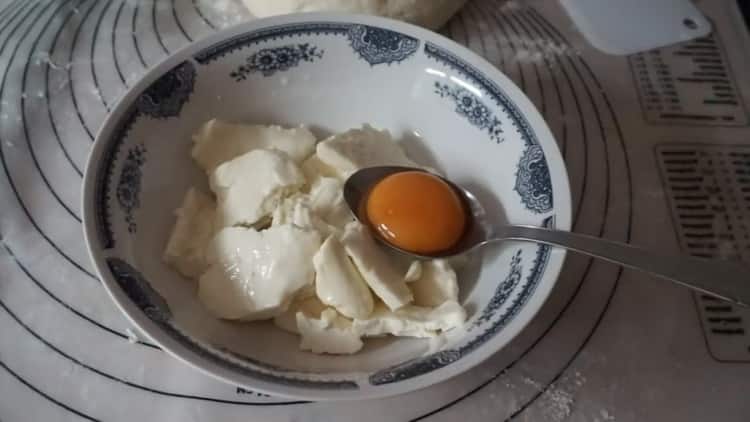 Pentru a face chifle, pregătiți umplutura