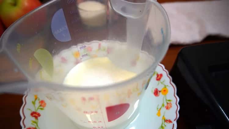 تحضير المكونات لصنع أكشاك التفاح