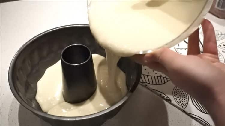 Amestecă ingredientele pentru o ceașcă rapidă.