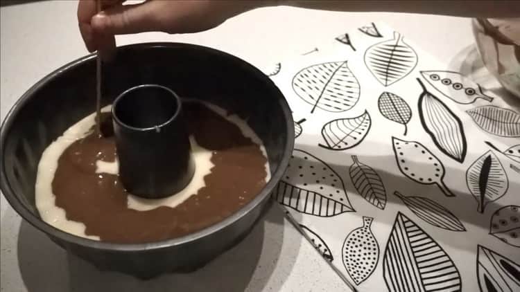 Preîncălziți cuptorul pentru a face o prăjitură rapidă