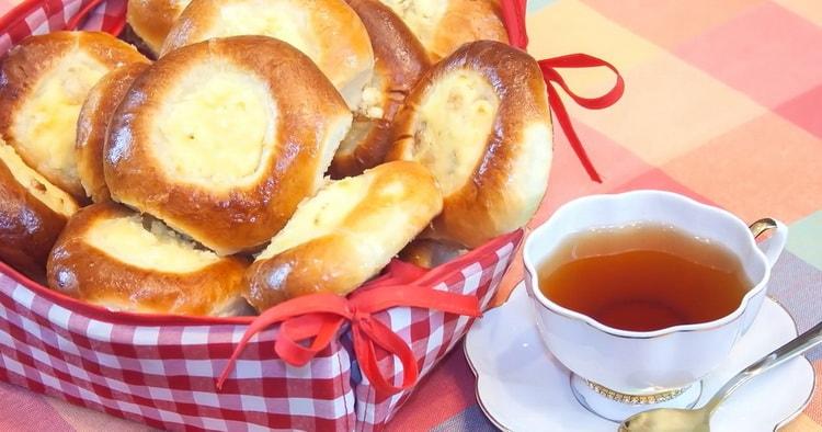 чийзкейк с извара от тесто с мая е готов