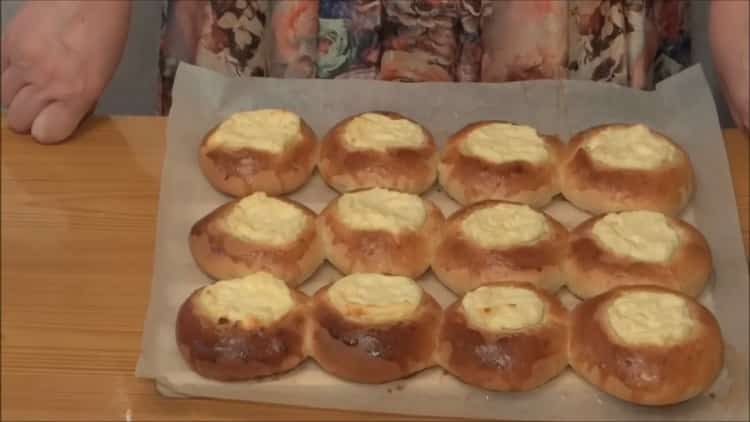 Els pastissos amb formatge cottage al forn ja estan a punt