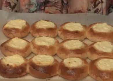 Delicioase brânzeturi bogate cu brânză de vaci la cuptor