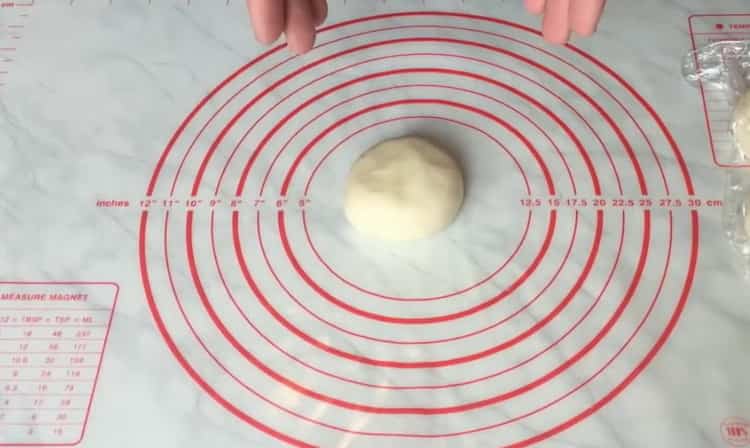 Rulla ut degen för att skapa färska kakor.