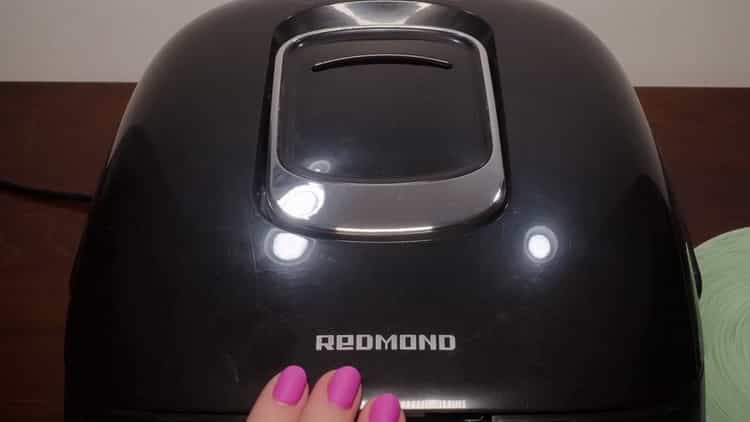 Para cocinar salmón rosado al vapor, configure el modo